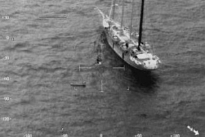Barco di bela Star Clipper a yuda rescata personanan riba laman