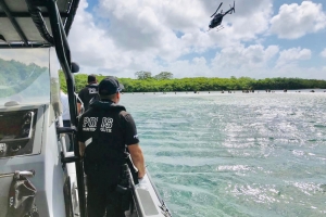 A intercepta 2 boto drentando Aruba y a detene 23 indocumentado riba aña nobo!