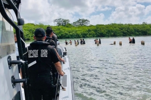 A intercepta 2 boto drentando Aruba y a detene 23 indocumentado riba aña nobo!