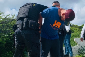 A intercepta 2 boto drentando Aruba y a detene 23 indocumentado riba aña nobo!
