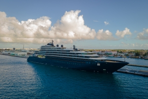 E barco crucero di “Ritz-Carlton Yacht Collection” a yega Aruba pa prome biaha  