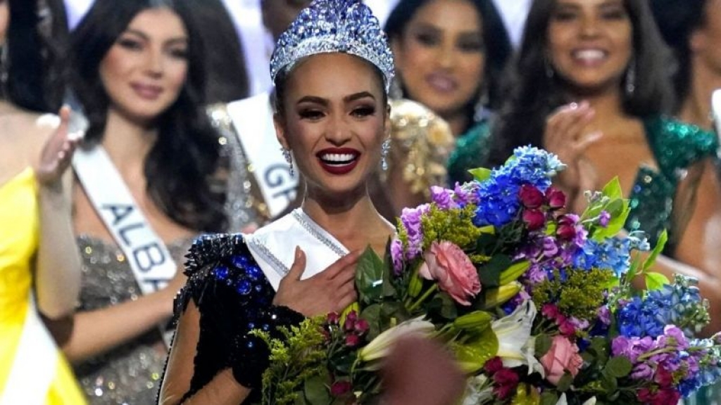 Merca su candidata R’Bonney Gabriel a corona como e Miss Universo 2022 