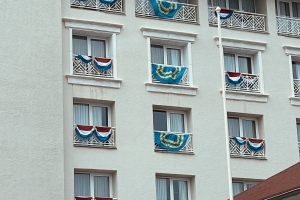 Aruba ta cla y dorna pa ricibi bishita di famia Real 