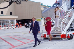 Bista fotografico di yegada di Famia Real na aeropuerto di Aruba