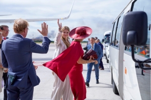 Bista fotografico di yegada di Famia Real na aeropuerto di Aruba