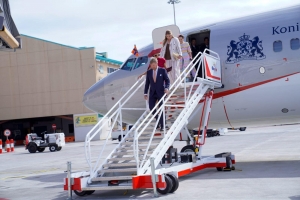 Bista fotografico di yegada di Famia Real na aeropuerto di Aruba
