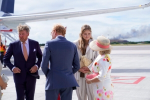 Bista fotografico di yegada di Famia Real na aeropuerto di Aruba