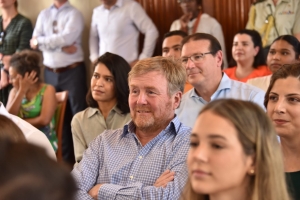 Famia Real a presencia lectura na Universidad di Aruba riba caracteristica di derecho di Caribe
