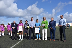 Rey Willem Alexander y Prinses Amalia a bishita Compleho Deportivo Frans Figaroa 