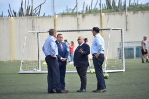 Rey Willem Alexander y Prinses Amalia a bishita Compleho Deportivo Frans Figaroa 