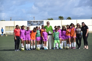 Rey Willem Alexander y Prinses Amalia a bishita Compleho Deportivo Frans Figaroa 