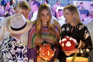 Famia Real a clausura nan estadia na Aruba den ambiente di Carnaval