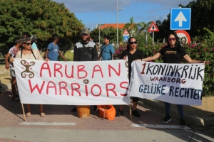 Movemento Indigena Arubano a entrega lista di demanda na secretario di estado Alexandra van Huffelen