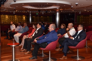 Delegacion di Aruba a keda invita pa un recorida riba barco di Carnival Cruise lines