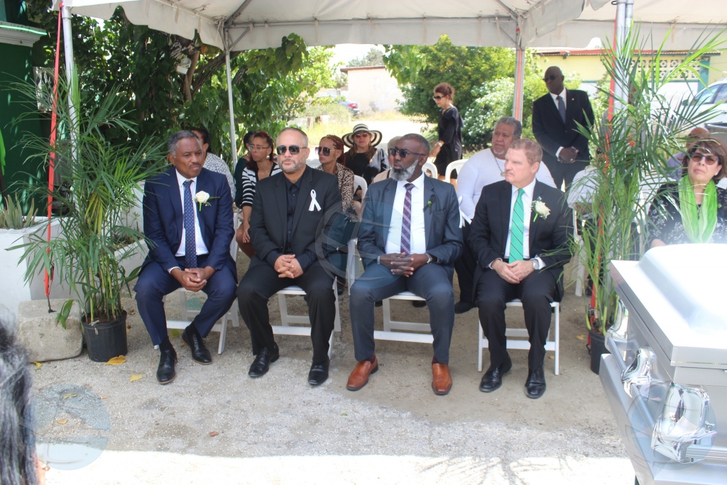 Prome minister di Corsou a bin Aruba pa entiero di su amigo, ex Parlamentario Melvin Tromp 