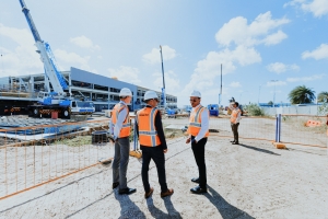 Triple A NV  a tene inspeccion na area di construccion di aeropuerto conoci como proyecto Gateway 2030  