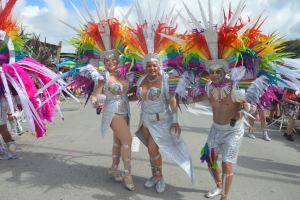 Mas of menos 2200 persona a participa den e parada grandi di carnaval 69 na Playa