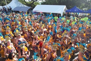 Mas of menos 2200 persona a participa den e parada grandi di carnaval 69 na Playa