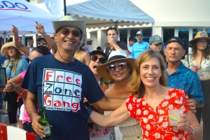 Publico a goza y buta ambiente tambe banda di caminda diadomingo 