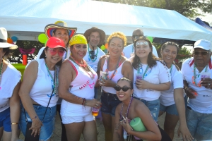 Publico a goza y buta ambiente tambe banda di caminda diadomingo 