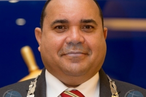 Edison Rijna ta baha como gezaghebber di Boneiro y ta bira  representante special 