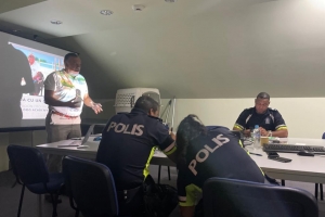 Despues di a sigui entrenamiento, Polis di Bario ta miho prepara awor pa atende cu cacho