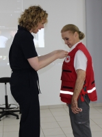  Cruz Cora Aruba a recorda cu Marieta Wanopa a cumpli 50 aña como boluntario