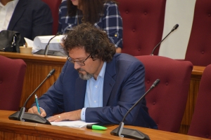 Ryçond Santos Do Nascimento a haya su lugar ‘nobo’ den Parlamento