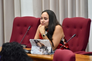 Parlamentario Gerlien Croes a atende reunion di Parlamento como miembro di AVP
