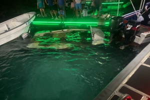 Botonan a dal den otro y un boto a zink na Barcadera