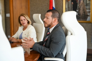 Gobierno di Aruba a reuni cu minister di Defensa di Hulanda  siguridad na nos frontera