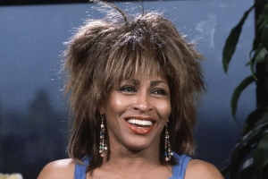 E cantante legendario Tina Turner a fayece na edad di 83 aña