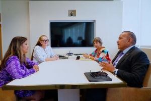Minister a firma un acuerdo riba tereno di enseñansa entre e 4 paisnan di Reino Hulandes