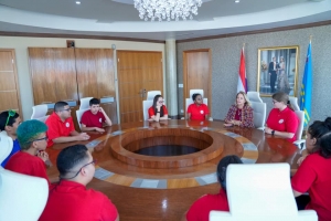 Hobenan special di Muchila Creativo a bishita Gobierno di Aruba 