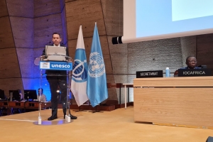 Dr. Marck Oduber representando Aruba, a atende e asamblea general di UNESCO na Francia