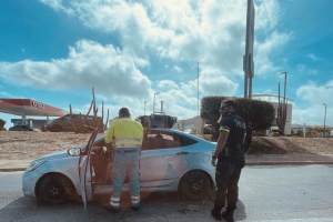Accidente envolviendo tres auto na altura di rotonde Seroe Blanco 