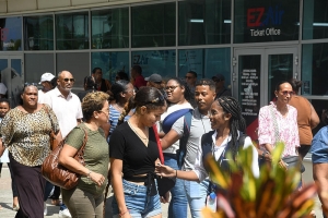 E prome grupo di ‘bursalen’ di Corsou a sali pa Hulanda diadomingo