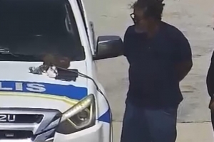 Polis a logra gara bendedor di droga riba hotel strip na Palm Beach