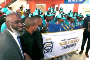 Seleccion Campeon Mundial di baseball Senior League di Corsou a yega nan isla bek!  