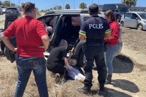 Chauffeur di SUV ta bolter riba Watty Vos Blvd y pega den baranca