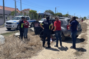 Chauffeur di SUV ta bolter riba Watty Vos Blvd y pega den baranca