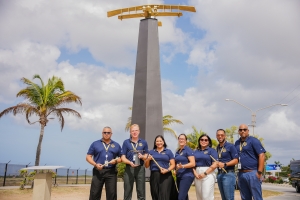 Aeropuerto a desvela obra di arte pa conmemora 100 aña di aviacion na Aruba