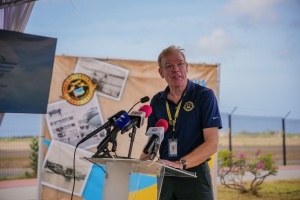Aeropuerto a desvela obra di arte pa conmemora 100 aña di aviacion na Aruba