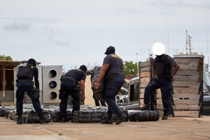 Zr.Ms. Groningen y Wardacosta a intercepta mas cu 2.500 kilo di droga