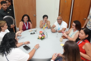 Gobierno a hunga ‘Sesosport (Hersen gymnastiek)’ cu grupo di prensa di Aruba  