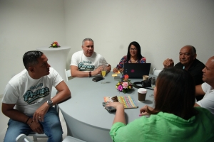 Gobierno a hunga ‘Sesosport (Hersen gymnastiek)’ cu grupo di prensa di Aruba  