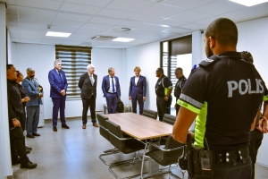 Altocomisario di polis Hulandes a haci palabracion cu KPA pa traha mas cerca cu otro