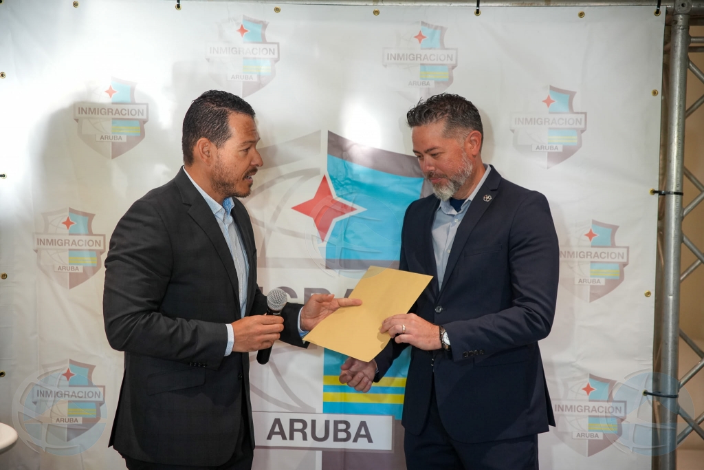 Despues di 10 aña a oficialisa Cuerpo di inmigracion Aruba  