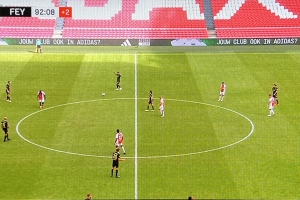 Hasta den restante di wega suspendi, Feyenoord ta superior riba Ajax y ta gana 4-0 na Hulanda