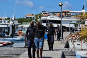 Na Corsou Wardacosta a pone man riba boto di piscado cu 130 kilo di cocaina   